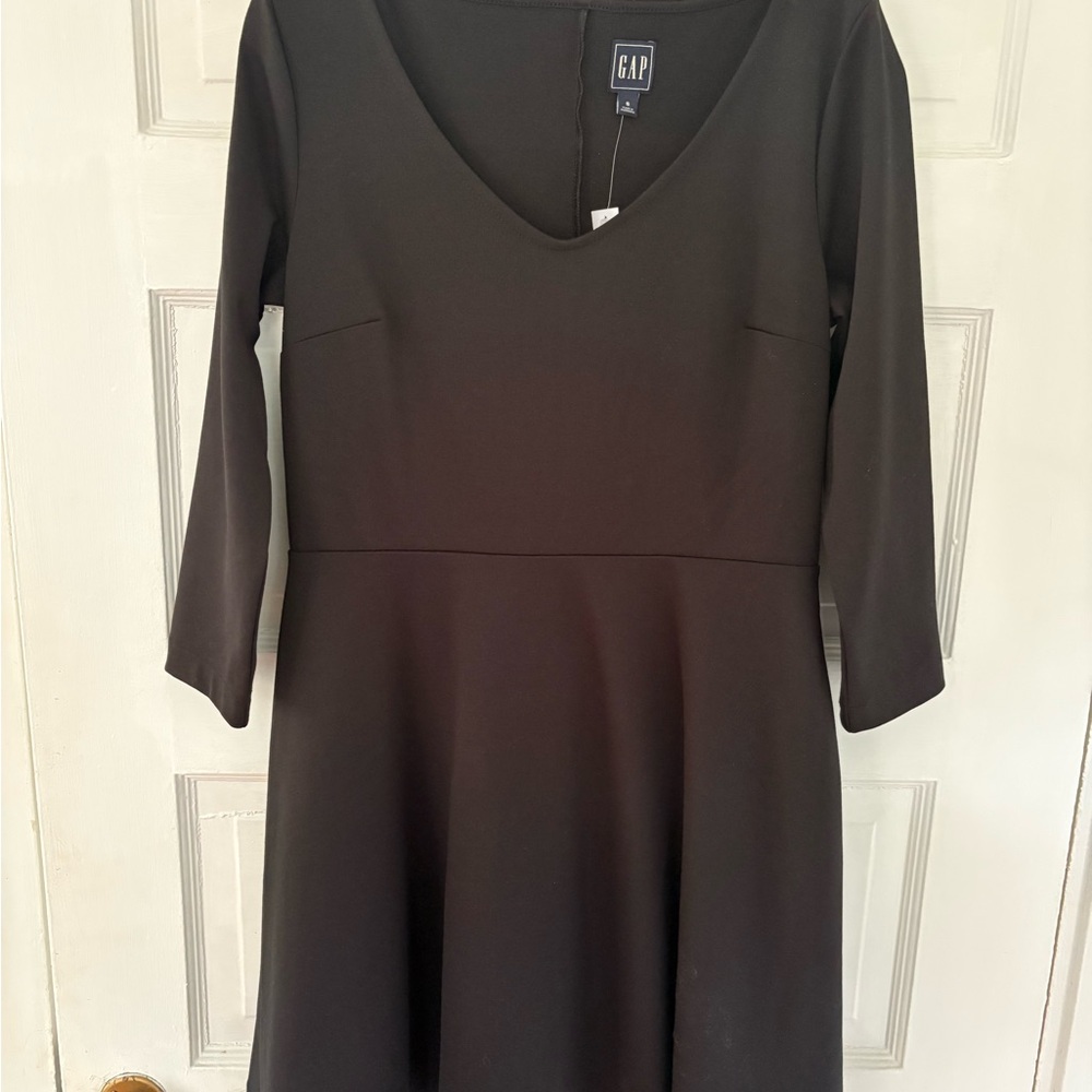 Gap Black V-Neck Skater Dress size 8 NWT